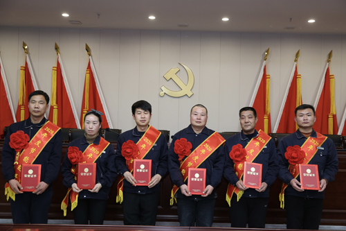 0204 節(jié)能能手從左至右依次為 石亞杰、沈小慶、楊興忠、于俊國(guó)、權(quán)振利、吳偉偉.jpg